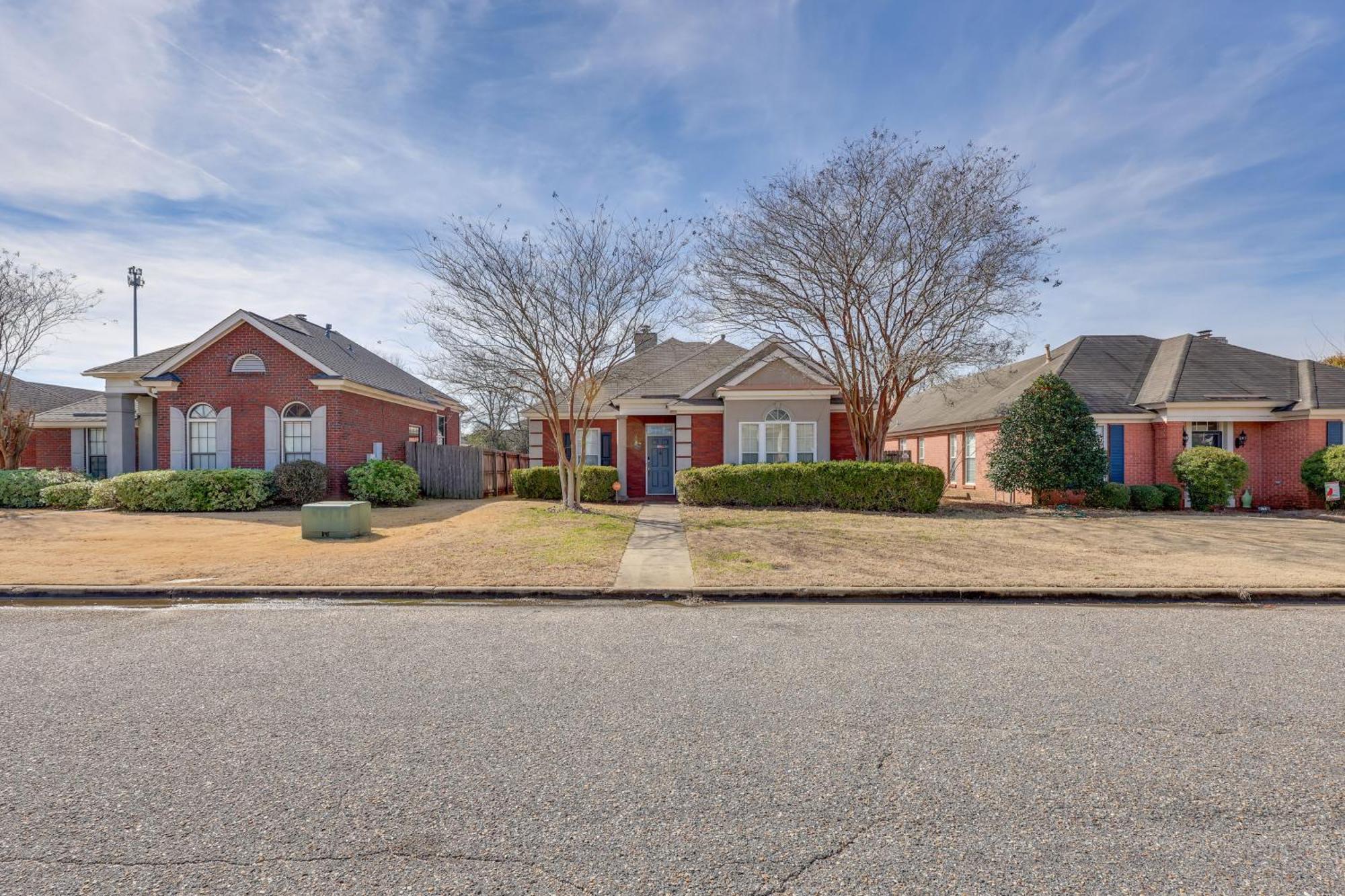 Home With Fenced Yard About 12 Mi To Dtwn Montgomery Exterior foto