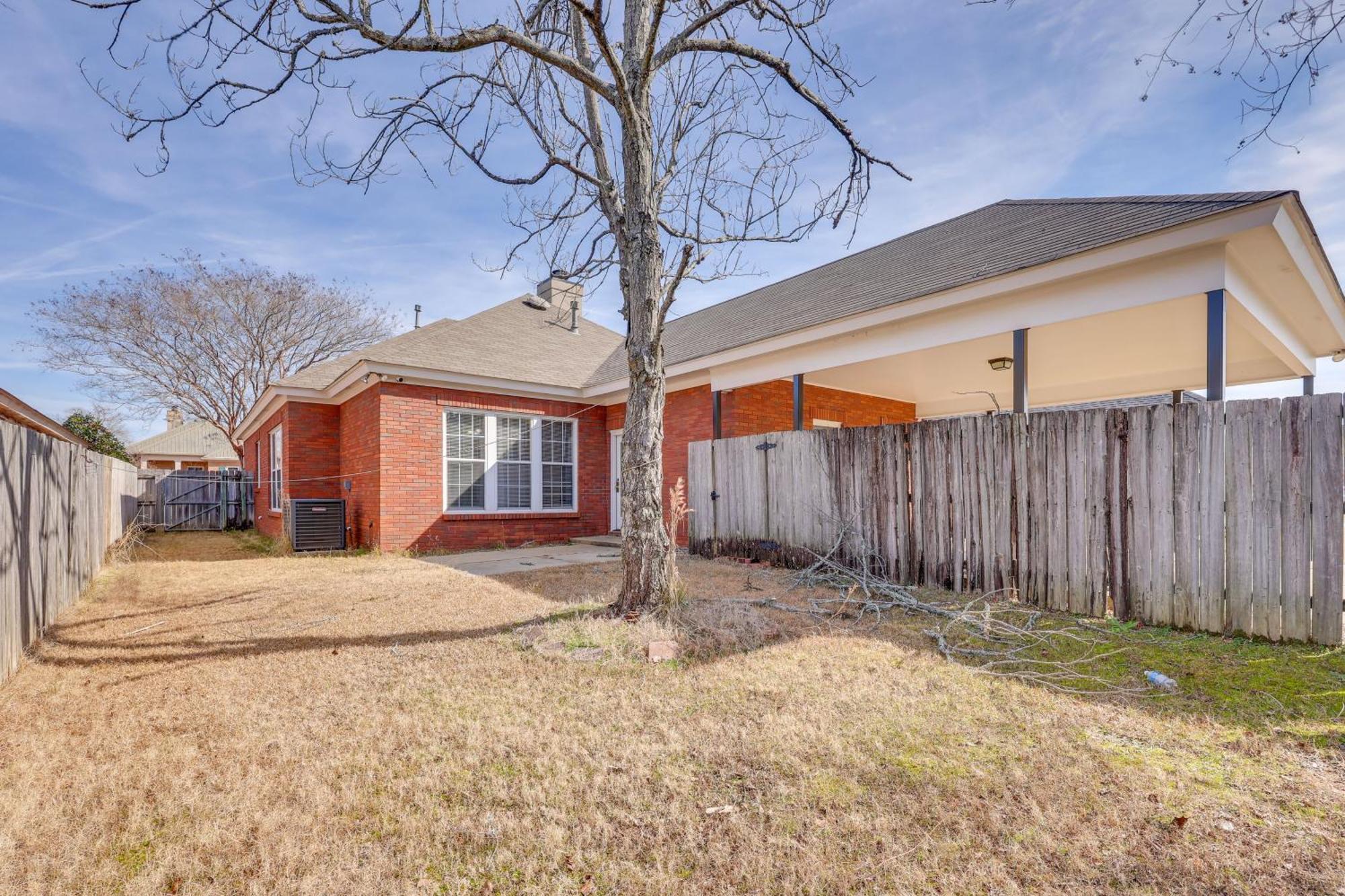 Home With Fenced Yard About 12 Mi To Dtwn Montgomery Exterior foto